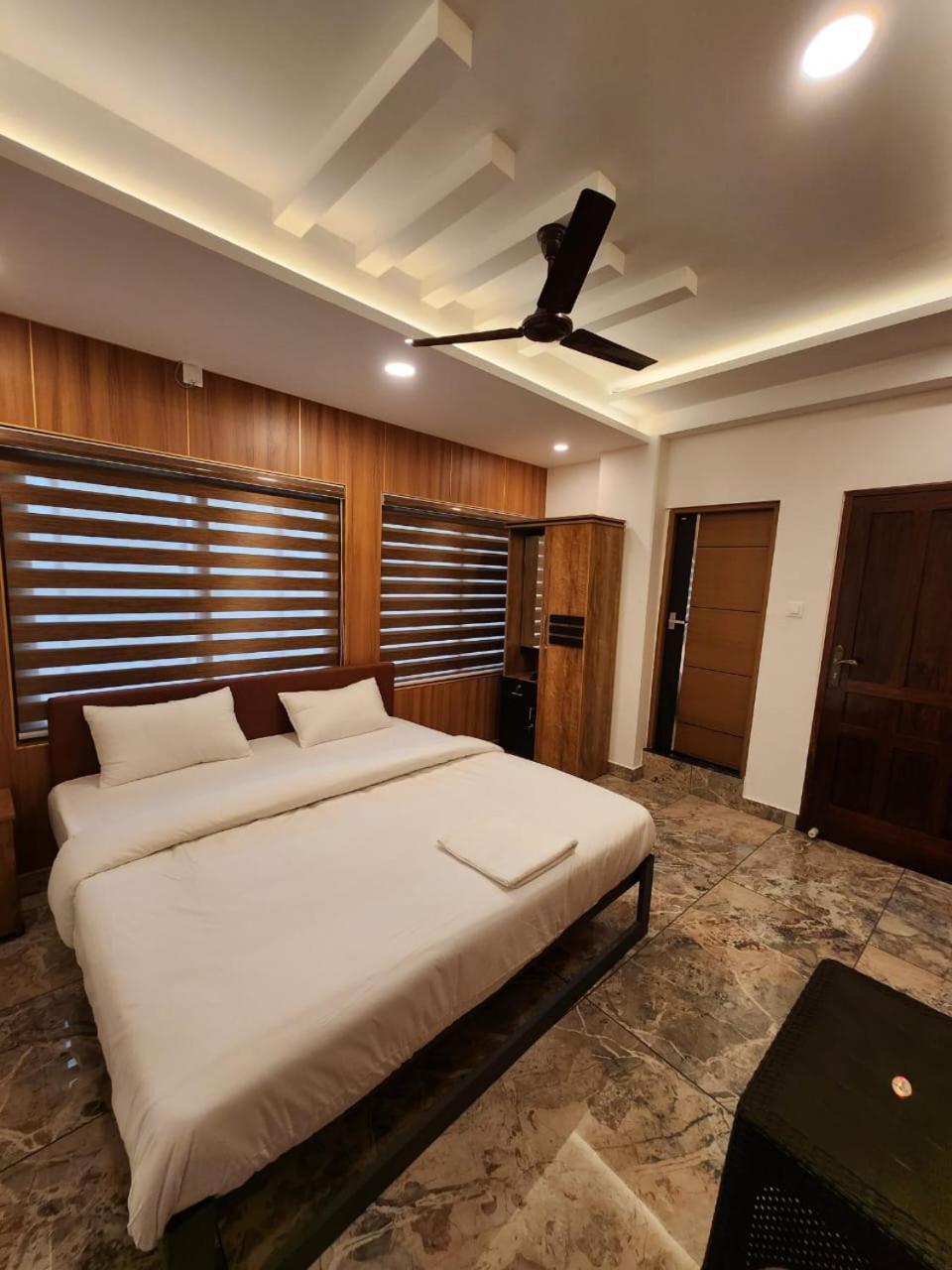 Hotel Royal View Residency à Attingal Extérieur photo