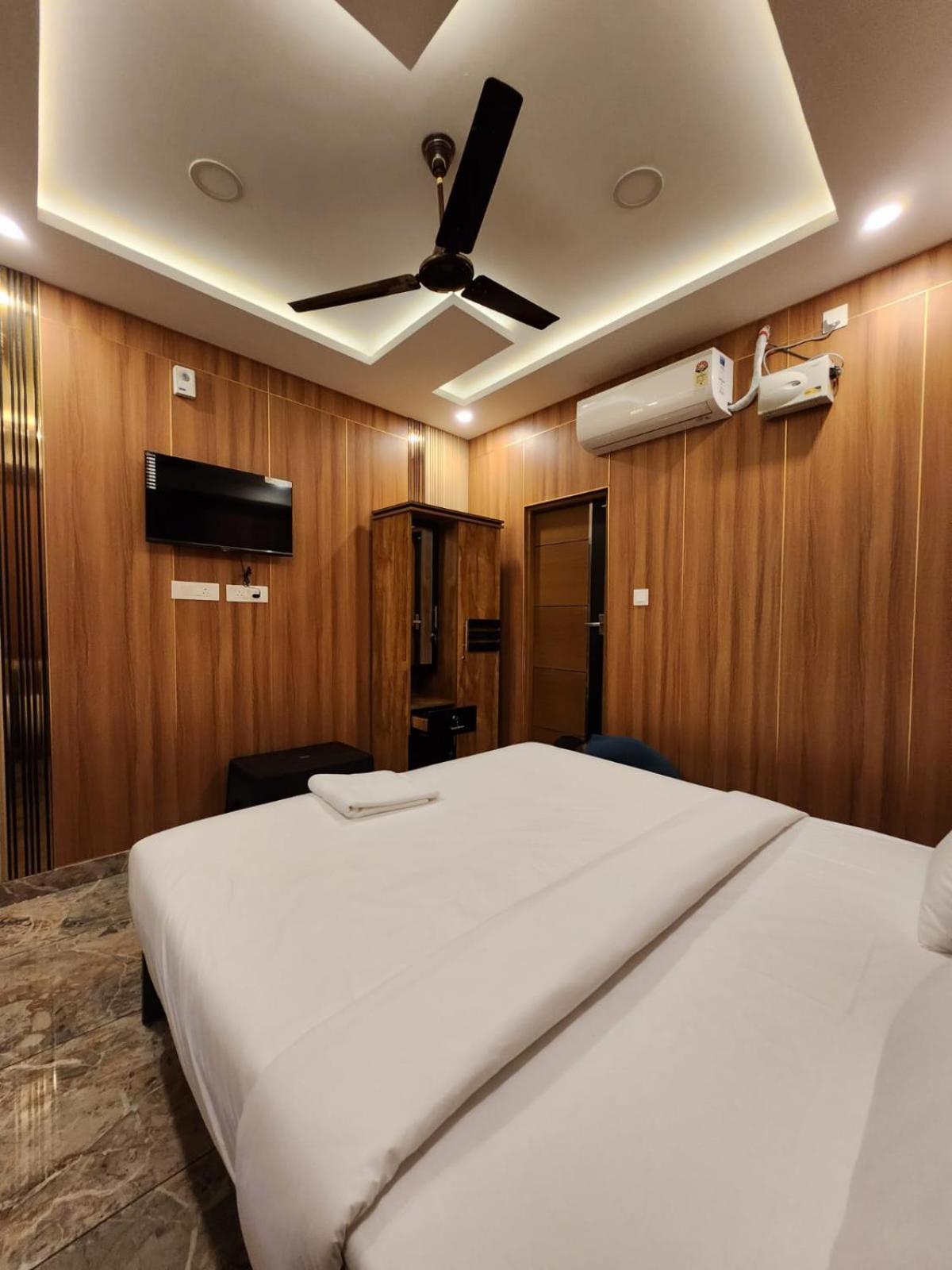 Hotel Royal View Residency à Attingal Extérieur photo